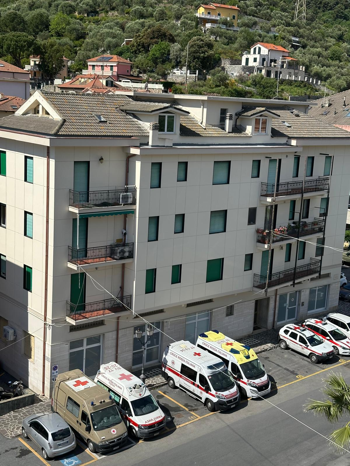 Vista panoramica di un intervento su un edificio condominiale
